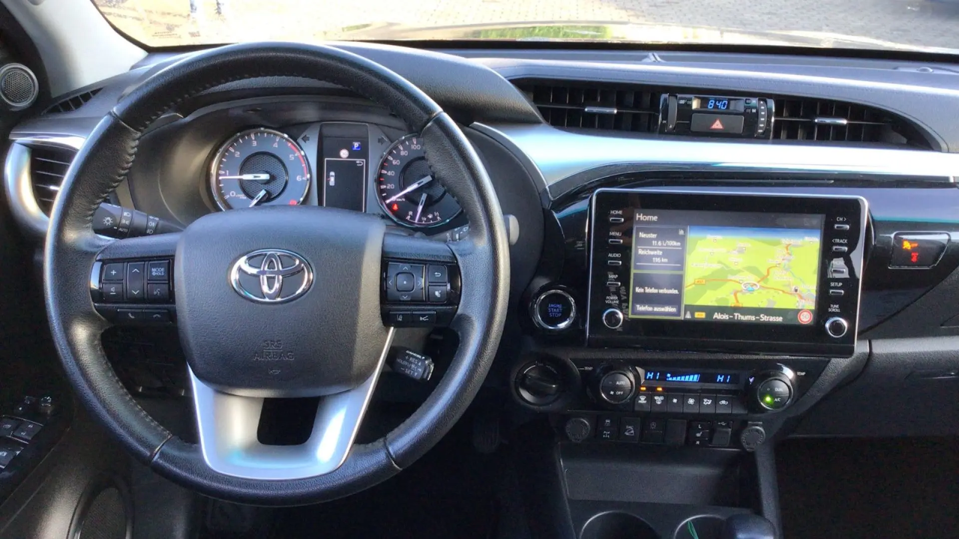 Hilux 2.8 Double Cab Automatik  Navi SHZ Wanne