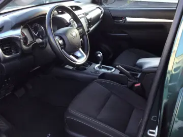 Hilux 2.8 Double Cab Automatik  Navi SHZ Wanne