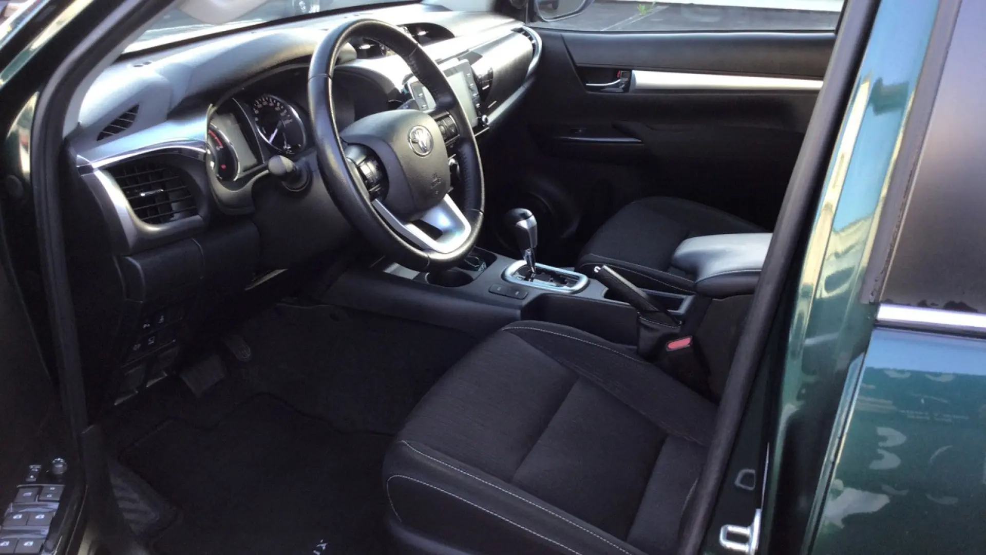 Hilux 2.8 Double Cab Automatik  Navi SHZ Wanne