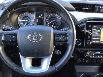 Hilux 2.8 Double Cab Automatik  Navi SHZ Wanne