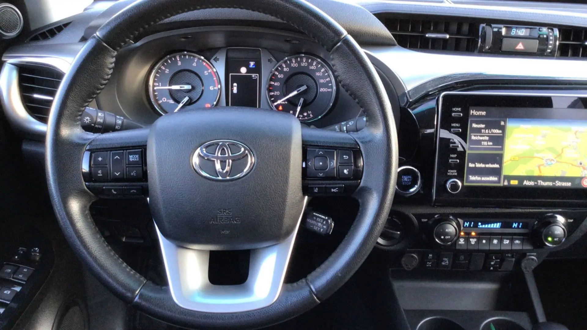 Hilux 2.8 Double Cab Automatik  Navi SHZ Wanne
