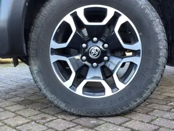 Hilux 2.8 Double Cab Automatik  Navi SHZ Wanne