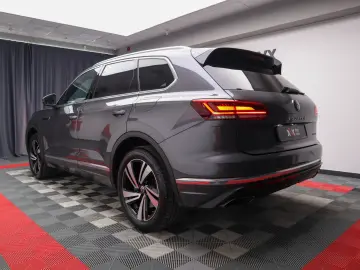 Touareg eHybrid Panoramic Cockpit Dynaudio