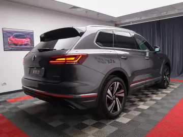 Touareg eHybrid Panoramic Cockpit Dynaudio