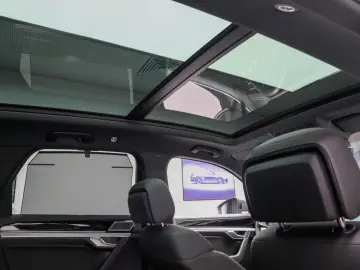 Touareg eHybrid Panoramic Cockpit Dynaudio