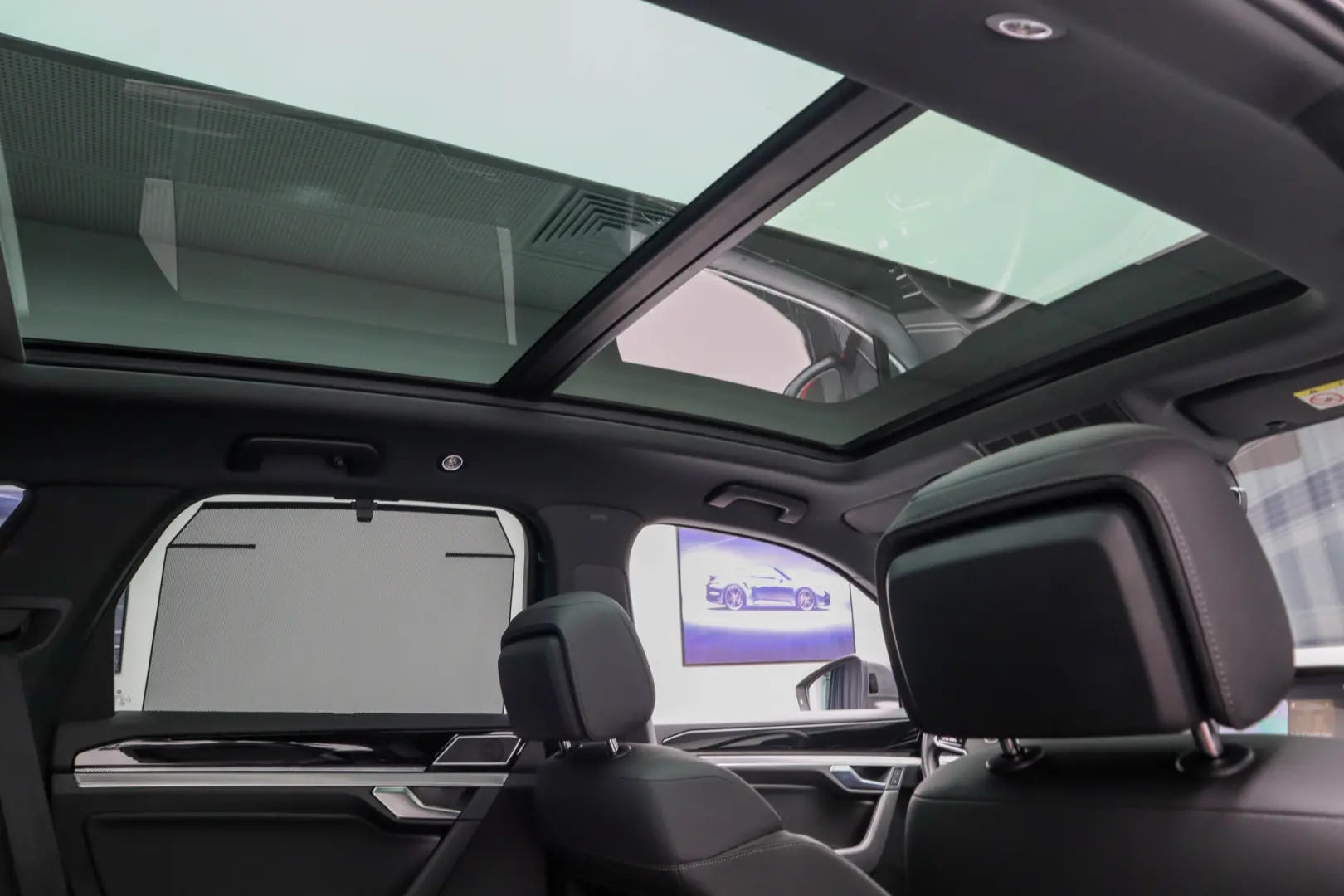 Touareg eHybrid Panoramic Cockpit Dynaudio