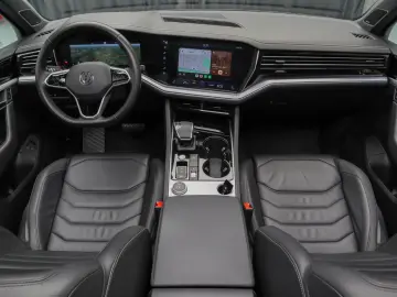 Touareg eHybrid Panoramic Cockpit Dynaudio