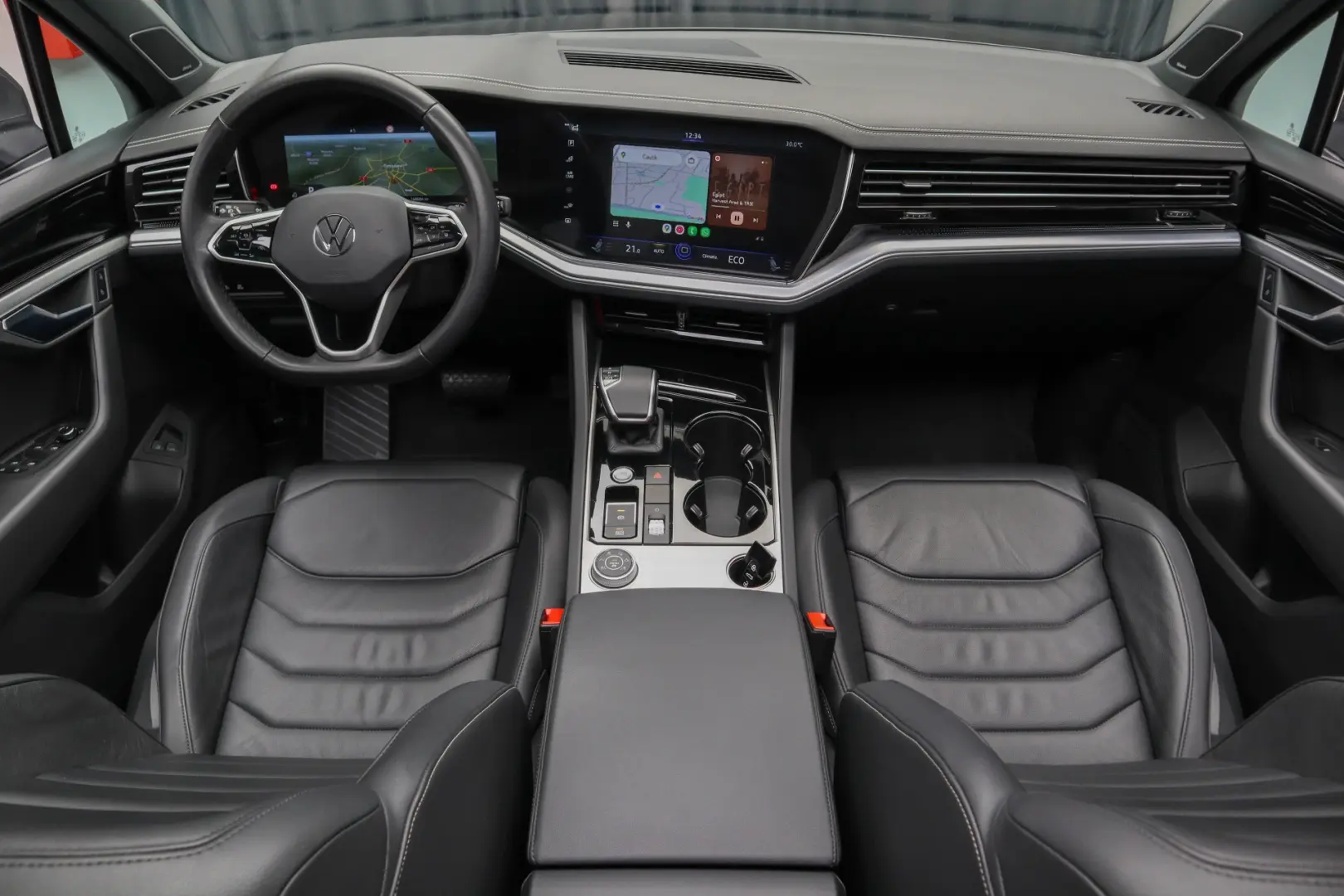 Touareg eHybrid Panoramic Cockpit Dynaudio