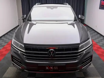 Touareg eHybrid Panoramic Cockpit Dynaudio