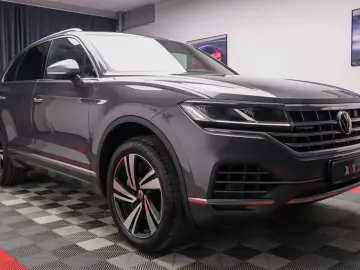 Touareg eHybrid Panoramic Cockpit Dynaudio