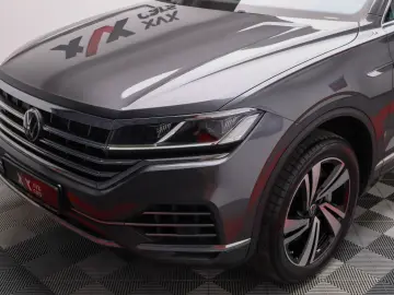 Touareg eHybrid Panoramic Cockpit Dynaudio