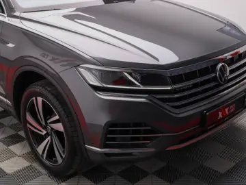 Touareg eHybrid Panoramic Cockpit Dynaudio