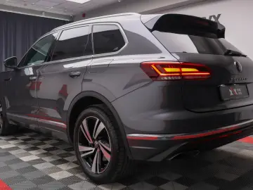 Touareg eHybrid Panoramic Cockpit Dynaudio
