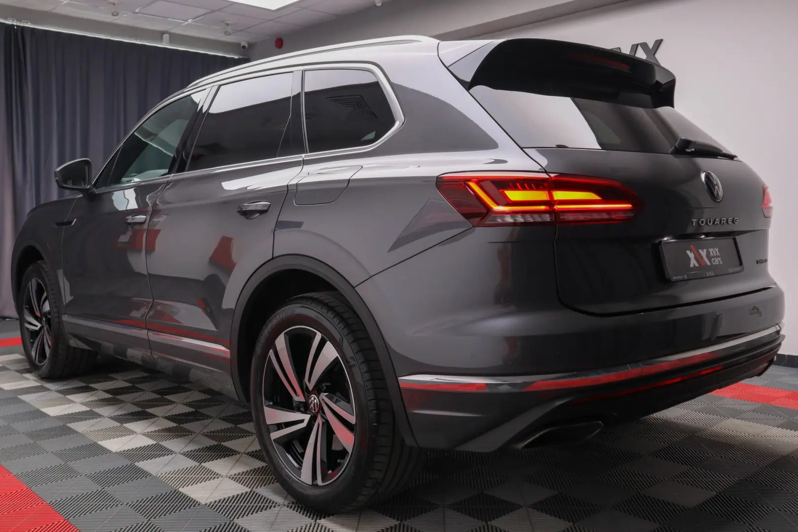 Touareg eHybrid Panoramic Cockpit Dynaudio