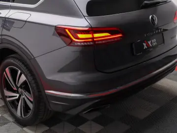Touareg eHybrid Panoramic Cockpit Dynaudio
