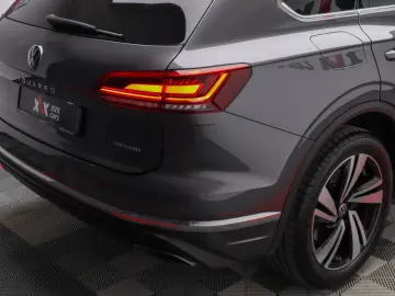 Touareg eHybrid Panoramic Cockpit Dynaudio