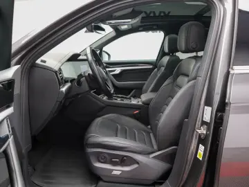 Touareg eHybrid Panoramic Cockpit Dynaudio