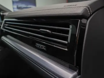 Touareg eHybrid Panoramic Cockpit Dynaudio