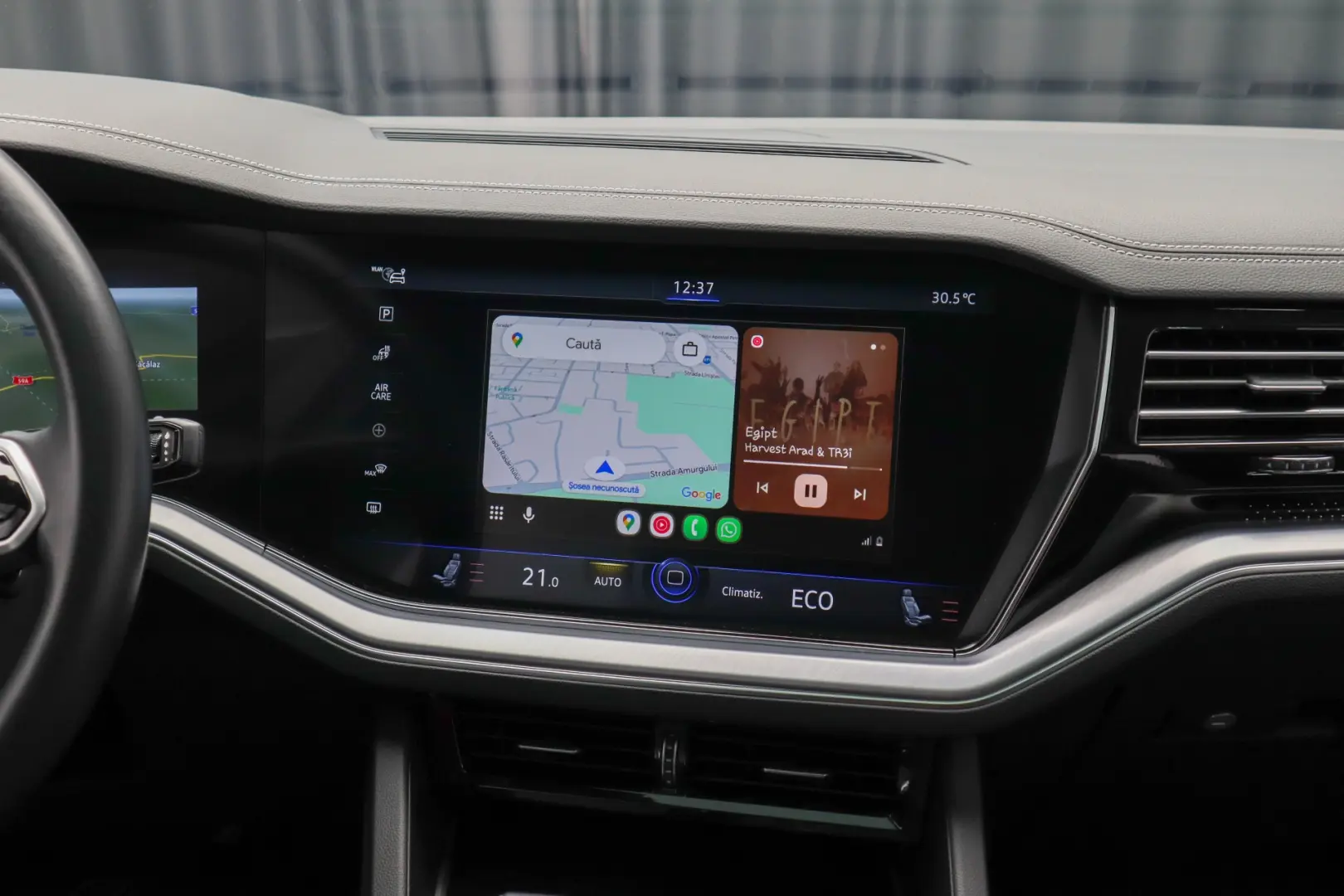 Touareg eHybrid Panoramic Cockpit Dynaudio