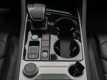 Touareg eHybrid Panoramic Cockpit Dynaudio