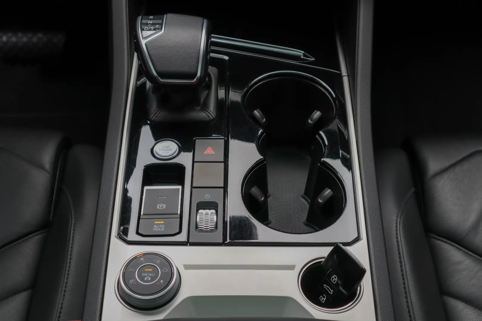 Touareg eHybrid Panoramic Cockpit Dynaudio