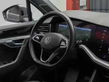 Touareg eHybrid Panoramic Cockpit Dynaudio