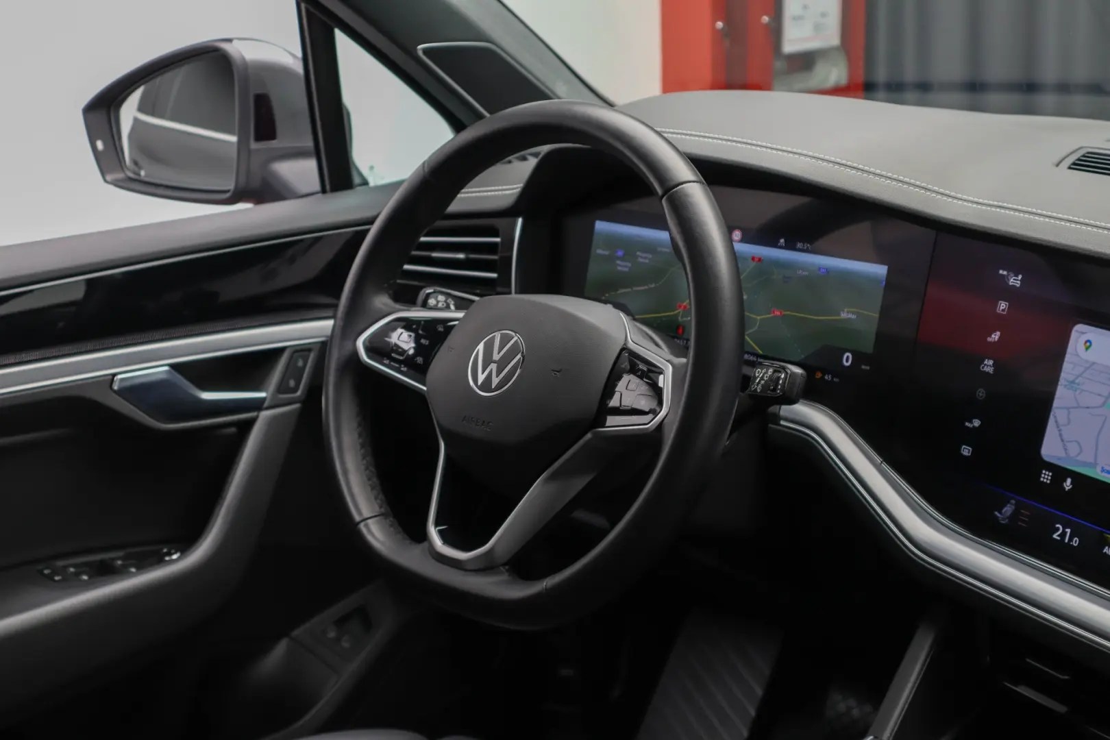Touareg eHybrid Panoramic Cockpit Dynaudio