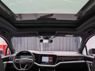Touareg eHybrid Panoramic Cockpit Dynaudio