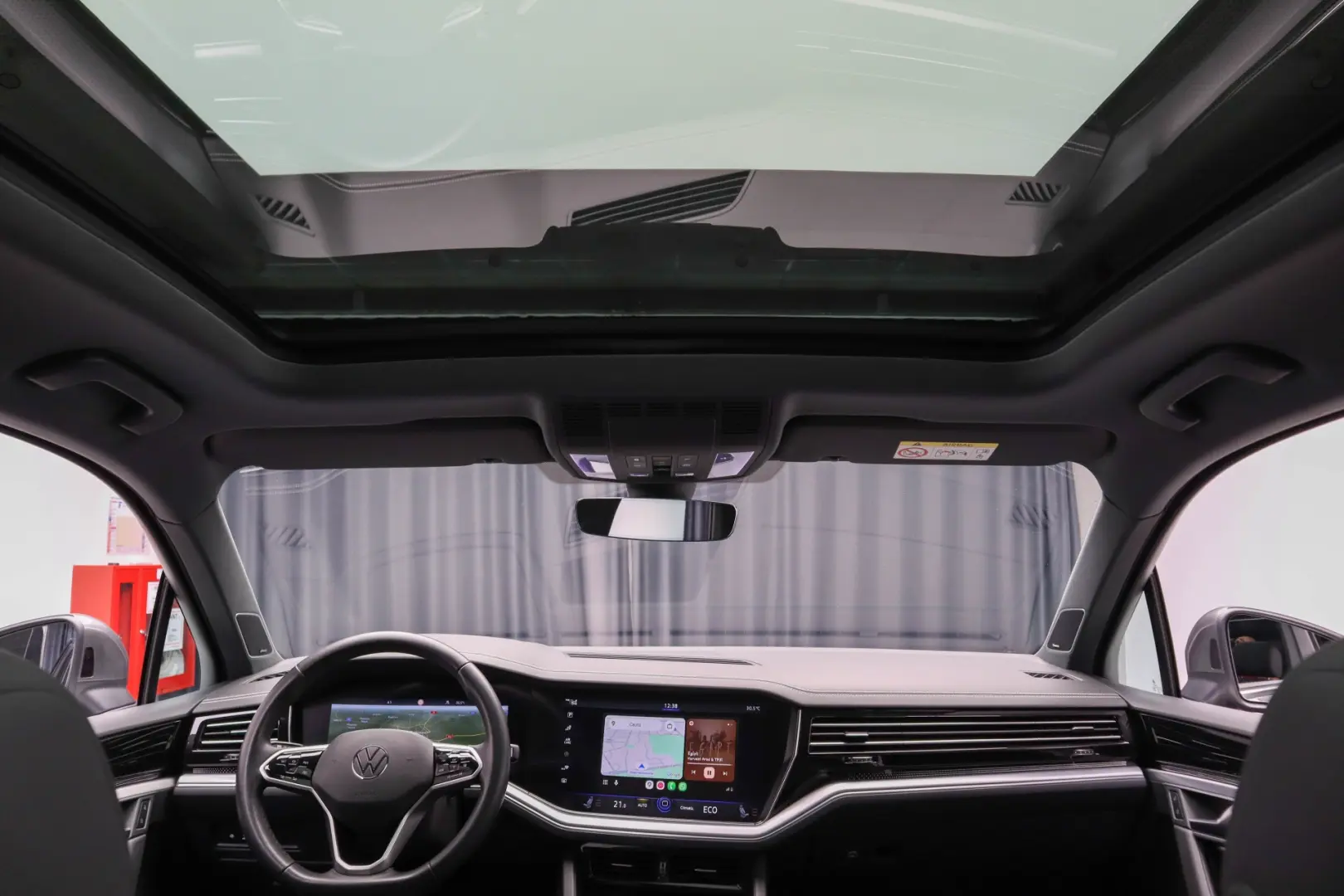 Touareg eHybrid Panoramic Cockpit Dynaudio