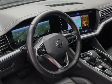 Touareg eHybrid Panoramic Cockpit Dynaudio