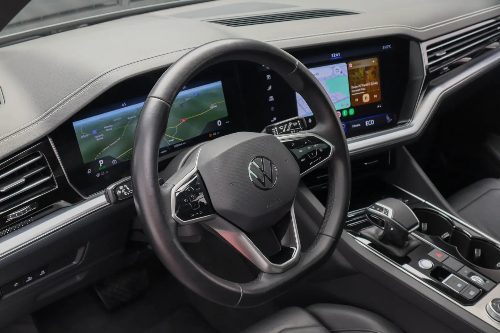 Touareg eHybrid Panoramic Cockpit Dynaudio