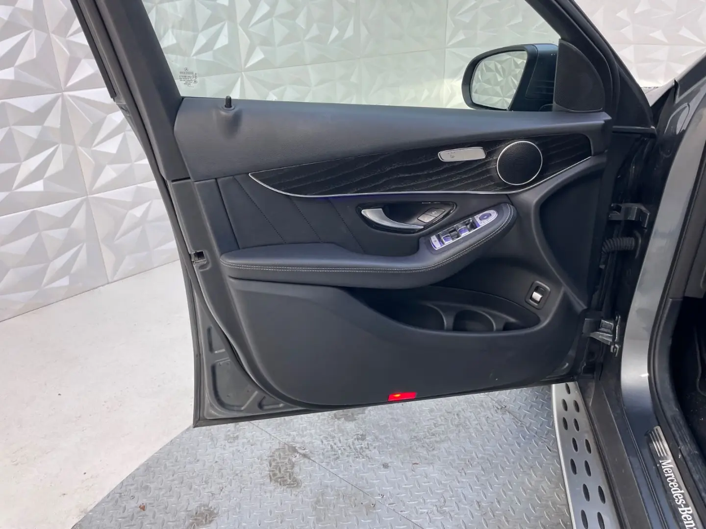 GLC-Coupe 300 4Matic 9G-TRONIC AMG Line STERNE