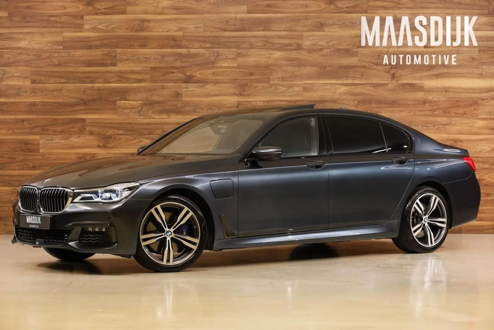 740 7-serie 740Le xDrive M-Sport Individual Rear