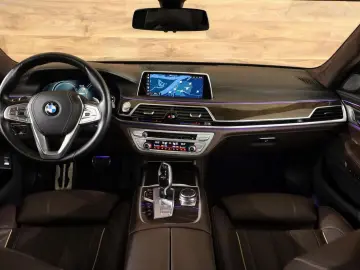 740 7-serie 740Le xDrive M-Sport Individual Rear
