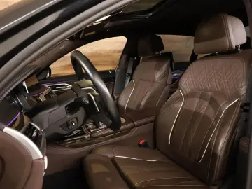 740 7-serie 740Le xDrive M-Sport Individual Rear