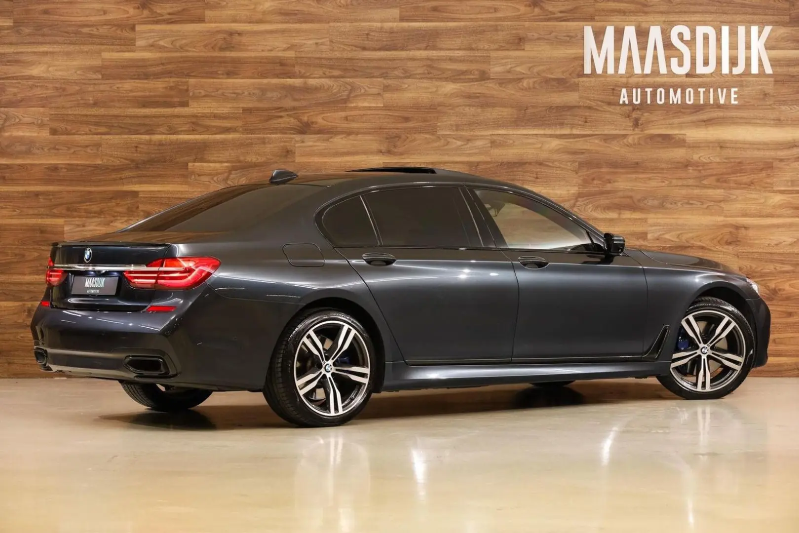 740 7-serie 740Le xDrive M-Sport Individual Rear