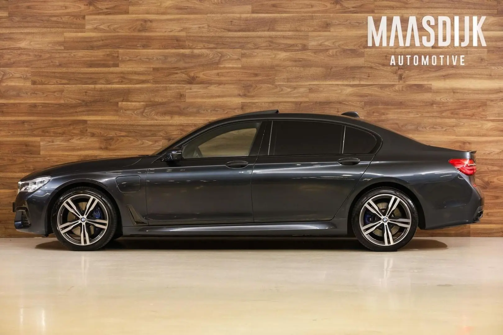 740 7-serie 740Le xDrive M-Sport Individual Rear