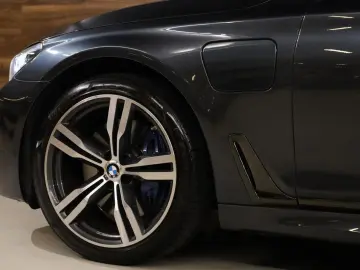 740 7-serie 740Le xDrive M-Sport Individual Rear