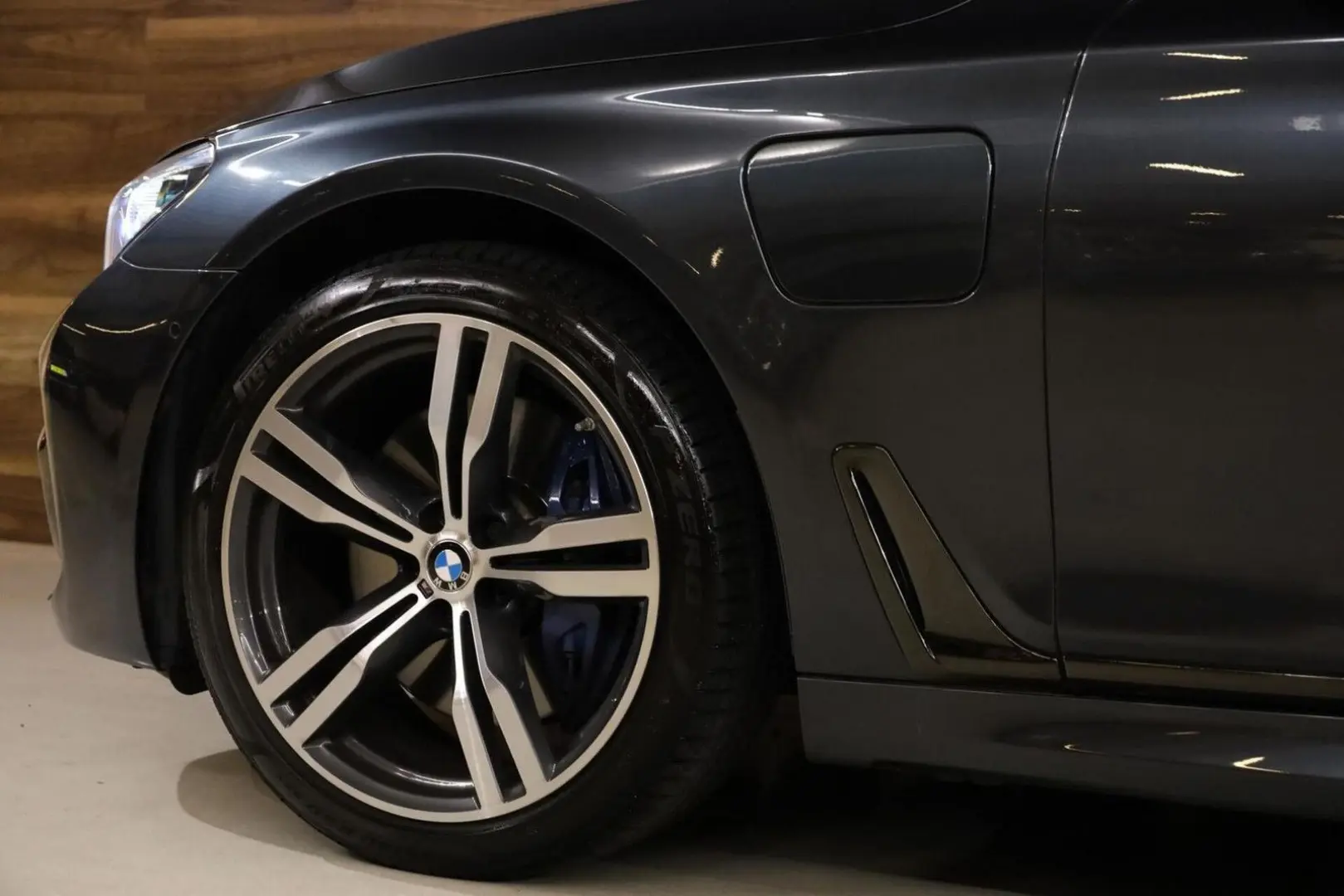 740 7-serie 740Le xDrive M-Sport Individual Rear