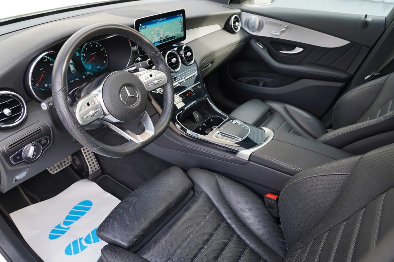 GLC300 Coupe 4M 2x AMG SHD MEMORY WIDE 360 KEYLE