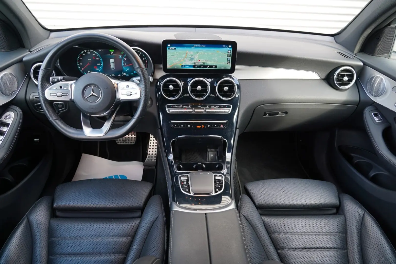 GLC300 Coupe 4M 2x AMG SHD MEMORY WIDE 360 KEYLE