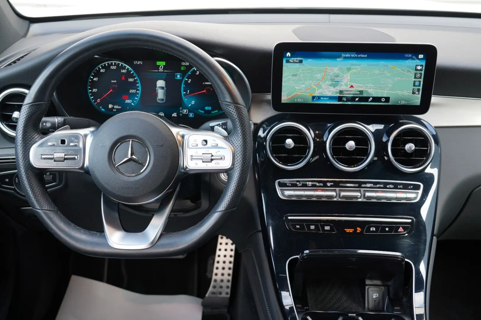 GLC300 Coupe 4M 2x AMG SHD MEMORY WIDE 360 KEYLE