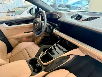 Cayenne Coupe SportDesign Burmester HeadUp ACC