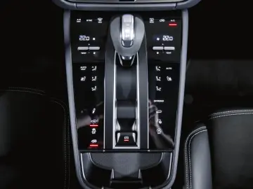 Macan GTS Sport Chrono BOSE 18 Wege