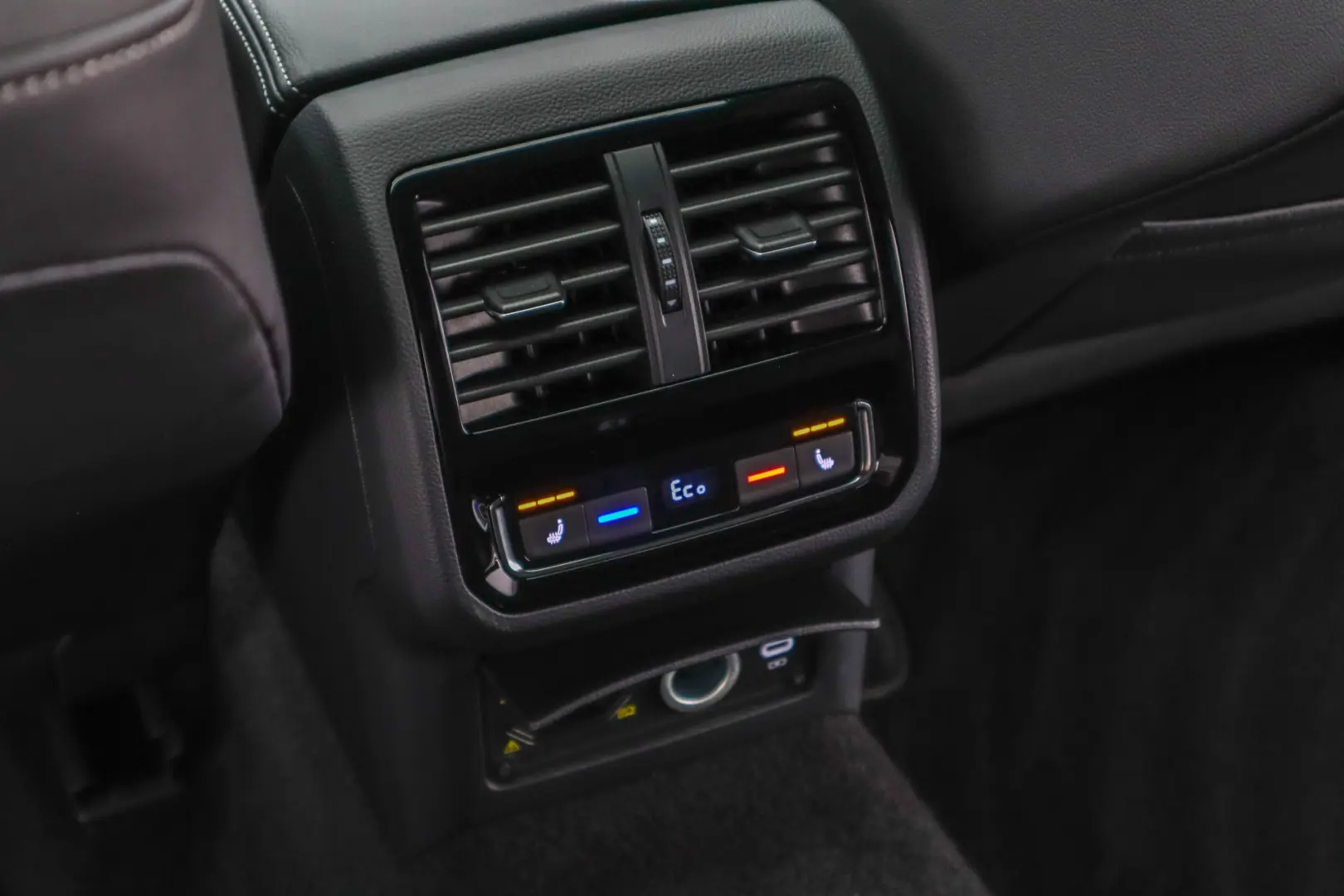Arteon R Line eHybrid Cam360 Trapa ACC IQ Light Masaj