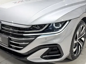 Arteon R Line eHybrid Cam360 Trapa ACC IQ Light Masaj
