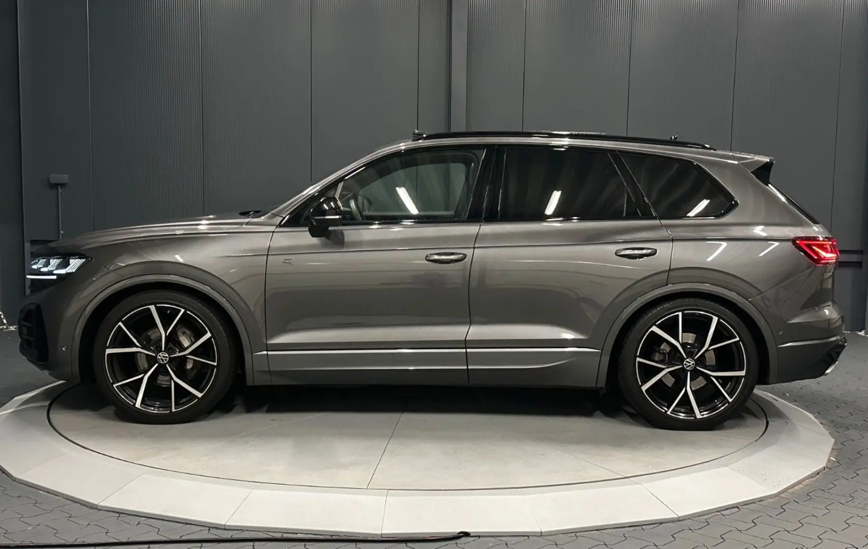 Touareg R-Line 4Motion Black Style 22Zoll PANORA