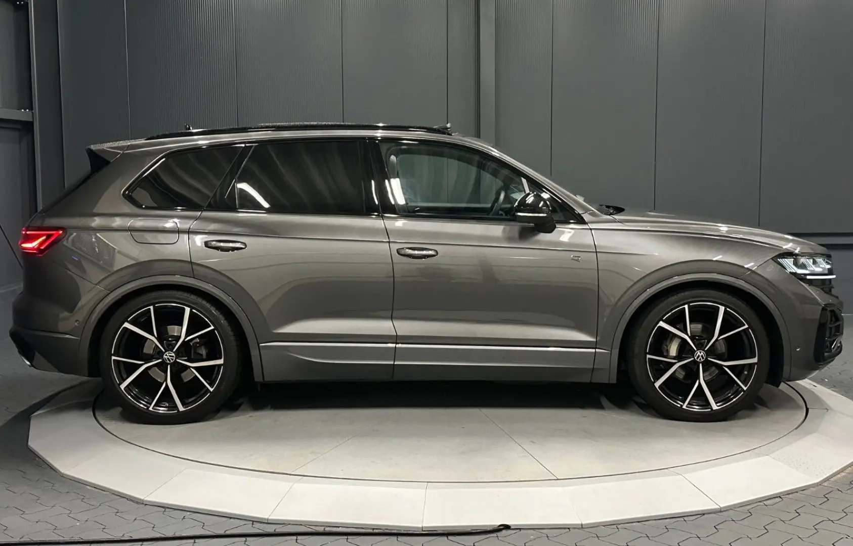Touareg R-Line 4Motion Black Style 22Zoll PANORA