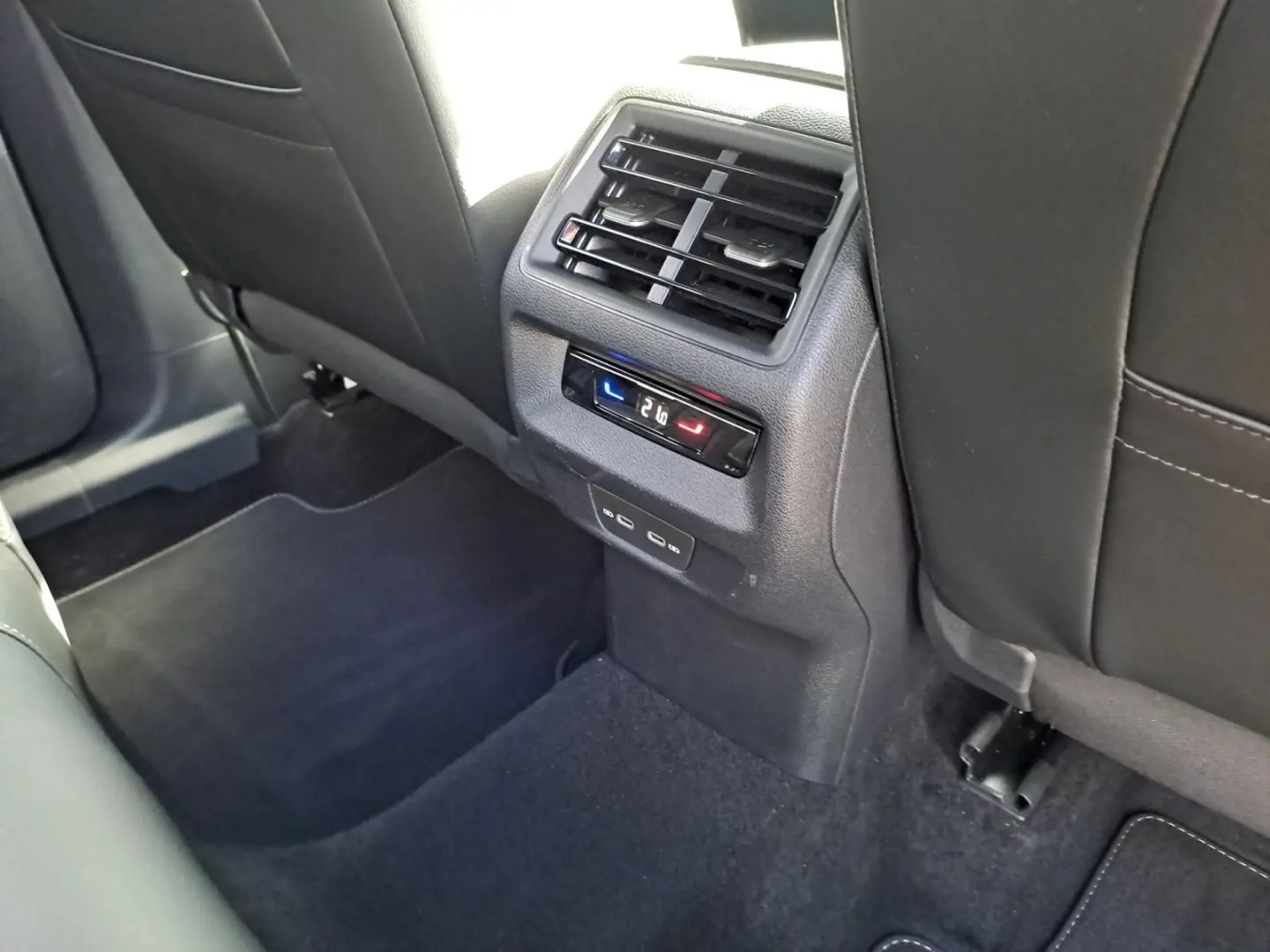 Tiguan 2.0 TDI SCR 4MOTION DSG R-Line  AHK MASSA