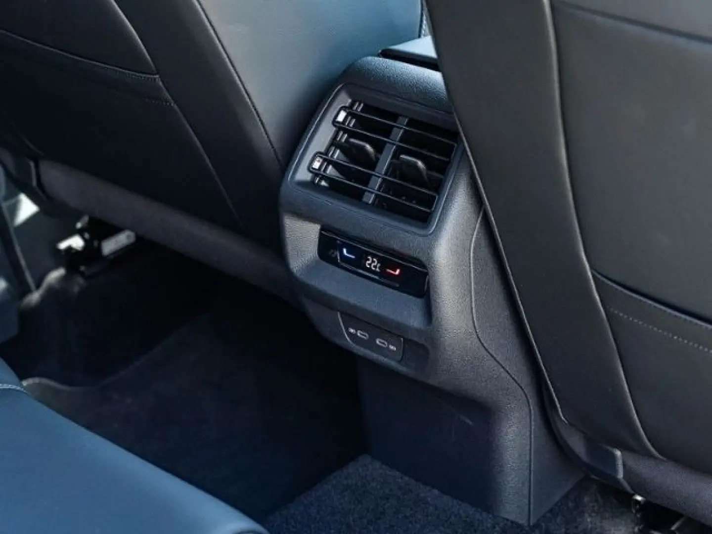 Tiguan 2.0 TDI DSG 4M R-Line  AHK 360 HUD HK